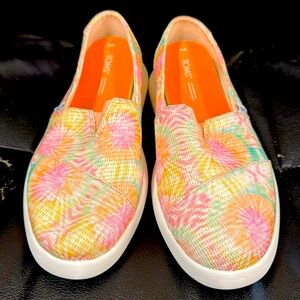 Women’s size 10 Tom’s